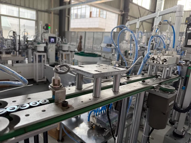 Assembly workstation and component handling
