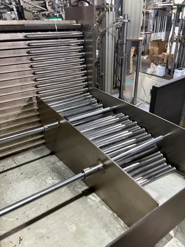 Cylinder handling and transfer conveyor