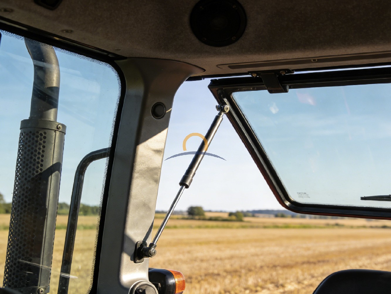 Gas strut supporting an open tractor-cab window